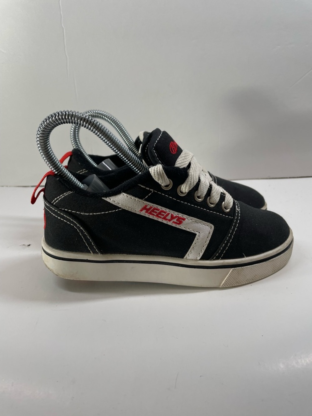 Heelys Kids Classic Black & White Skate Shoes with Red Accent Size US youth 2